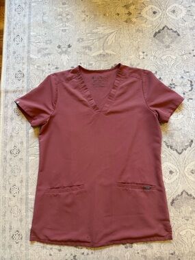 Figs Women's Mauve Casma Three-Pocket Scrub Top